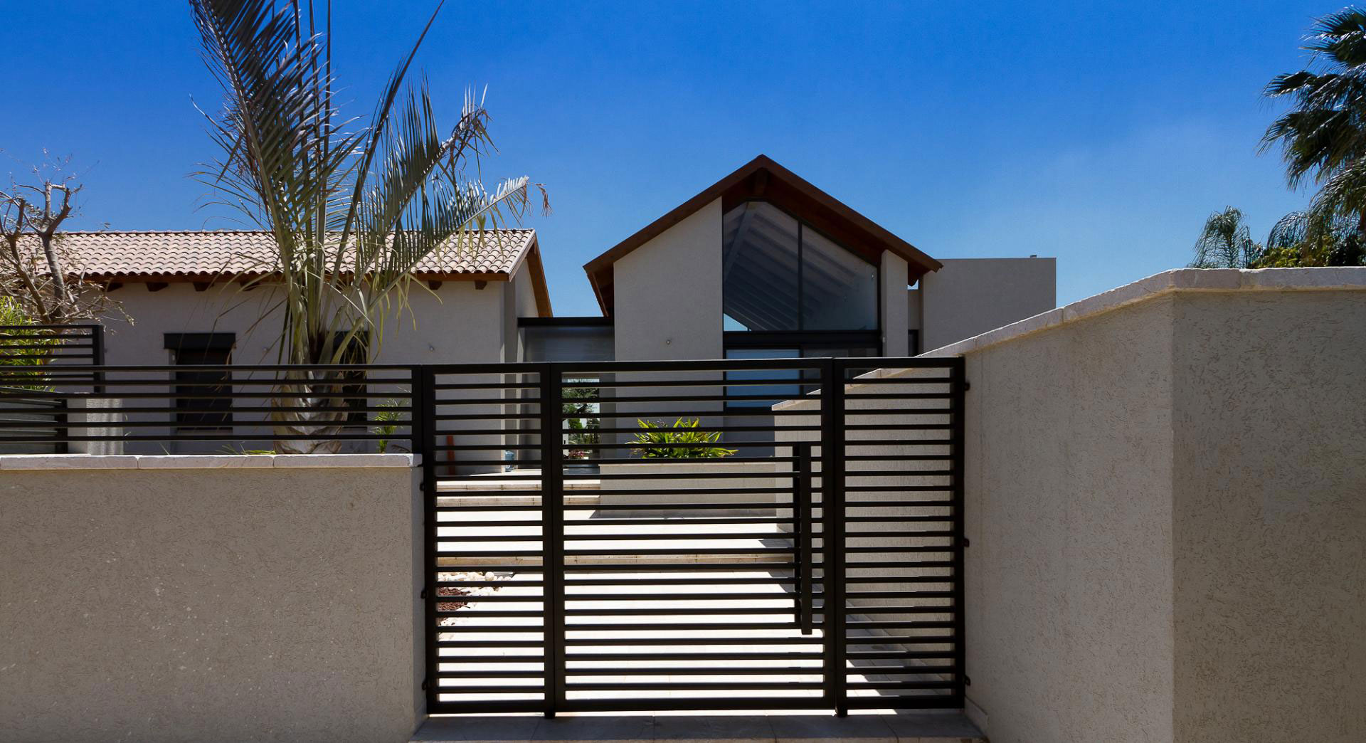 A Beautiful Contemporary Home with Classic Warm Elements and Interesting Views in Pardes Hanna by SaaB architects (4)