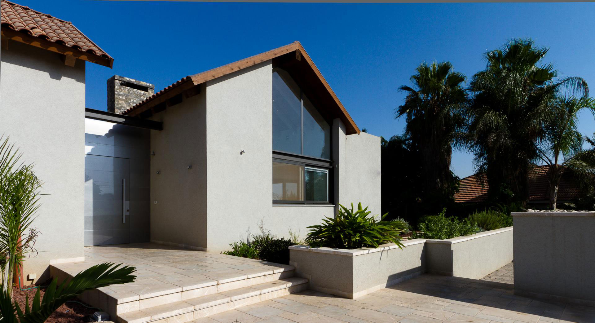 A Beautiful Contemporary Home with Classic Warm Elements and Interesting Views in Pardes Hanna by SaaB architects (7)