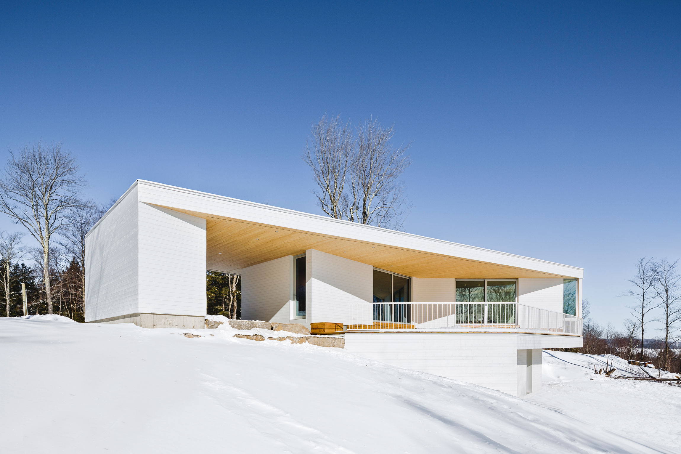 A Beautiful and Luminous Home Perched on the Snowy Terrain in Mansonville, Canada by MU Architecture (1)