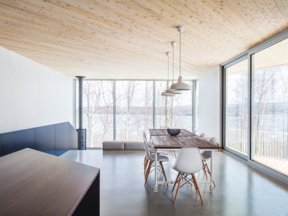 A Beautiful and Luminous Home Perched on the Snowy Terrain in Mansonville, Canada by MU Architecture (10)