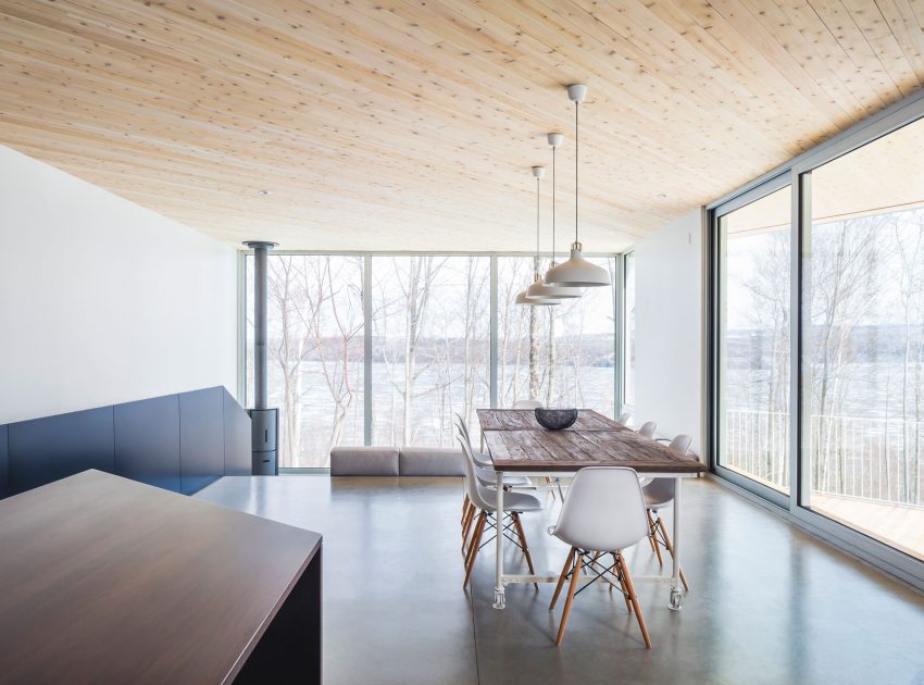 A Beautiful and Luminous Home Perched on the Snowy Terrain in Mansonville, Canada by MU Architecture (10)
