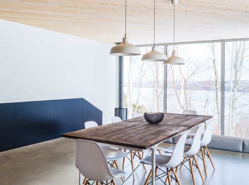A Beautiful and Luminous Home Perched on the Snowy Terrain in Mansonville, Canada by MU Architecture (11)