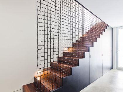 A Beautiful and Luminous Home Perched on the Snowy Terrain in Mansonville, Canada by MU Architecture (12)