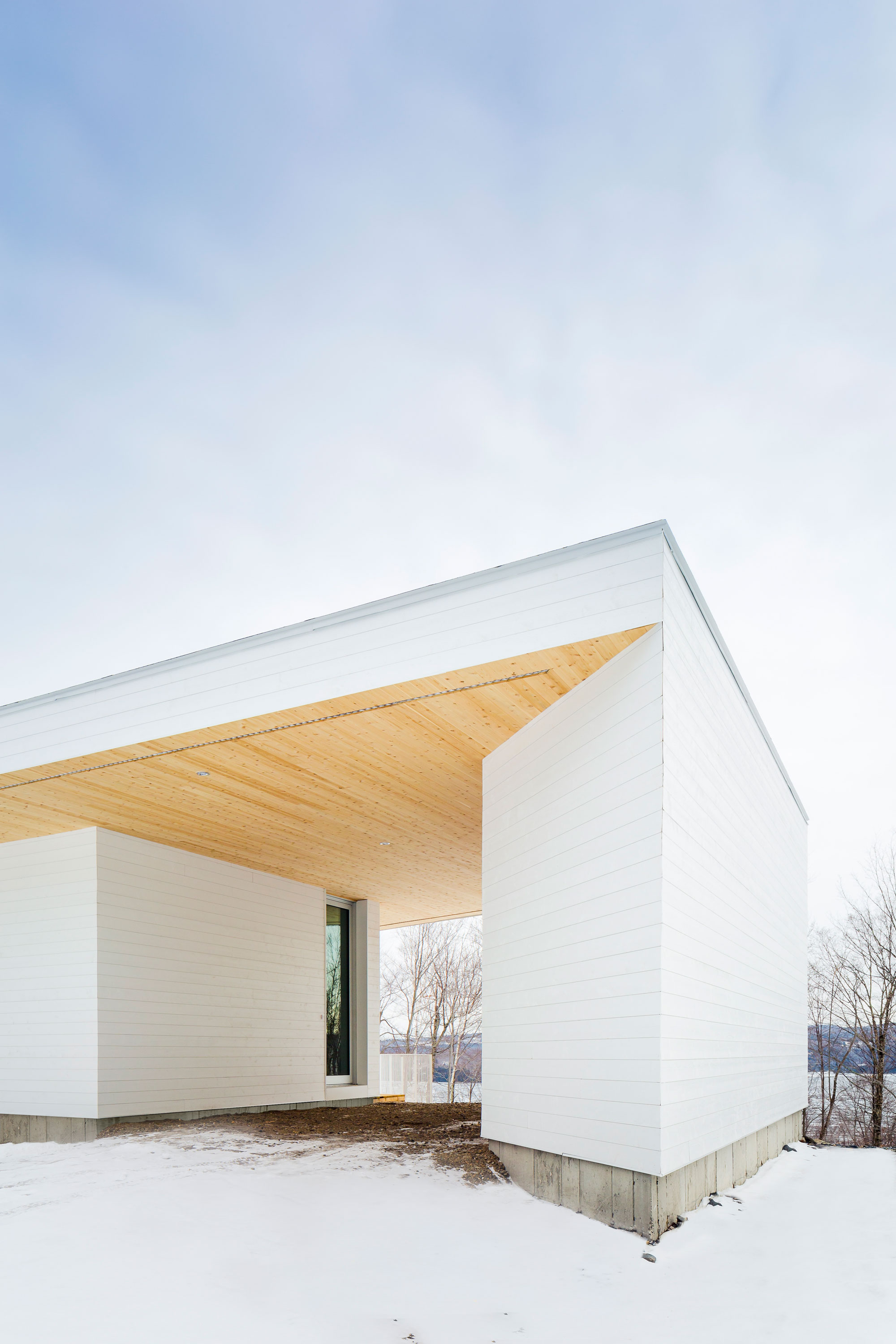 A Beautiful and Luminous Home Perched on the Snowy Terrain in Mansonville, Canada by MU Architecture (2)