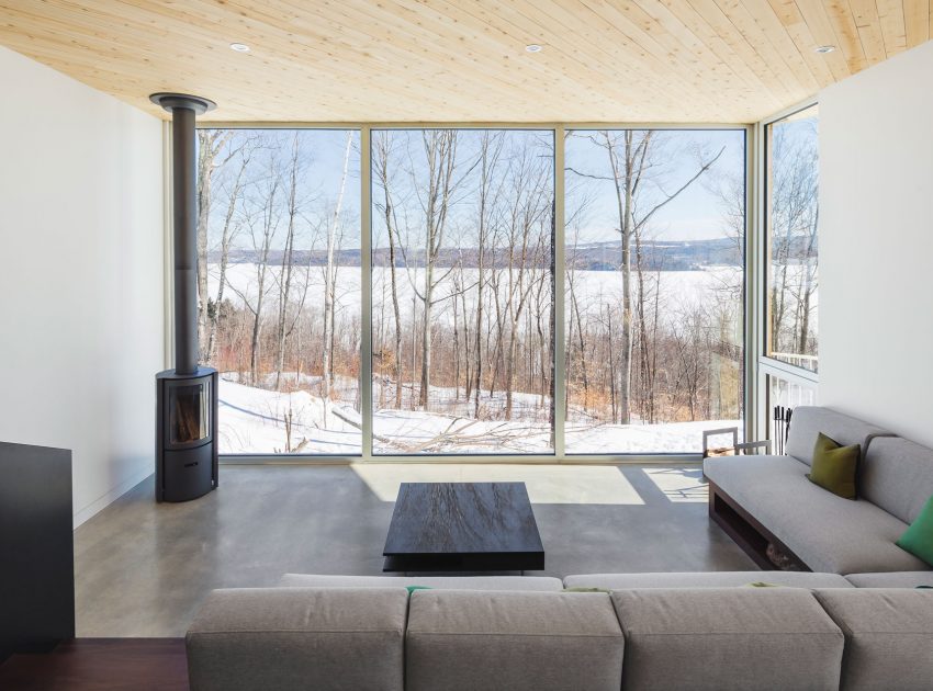 A Beautiful and Luminous Home Perched on the Snowy Terrain in Mansonville, Canada by MU Architecture (4)