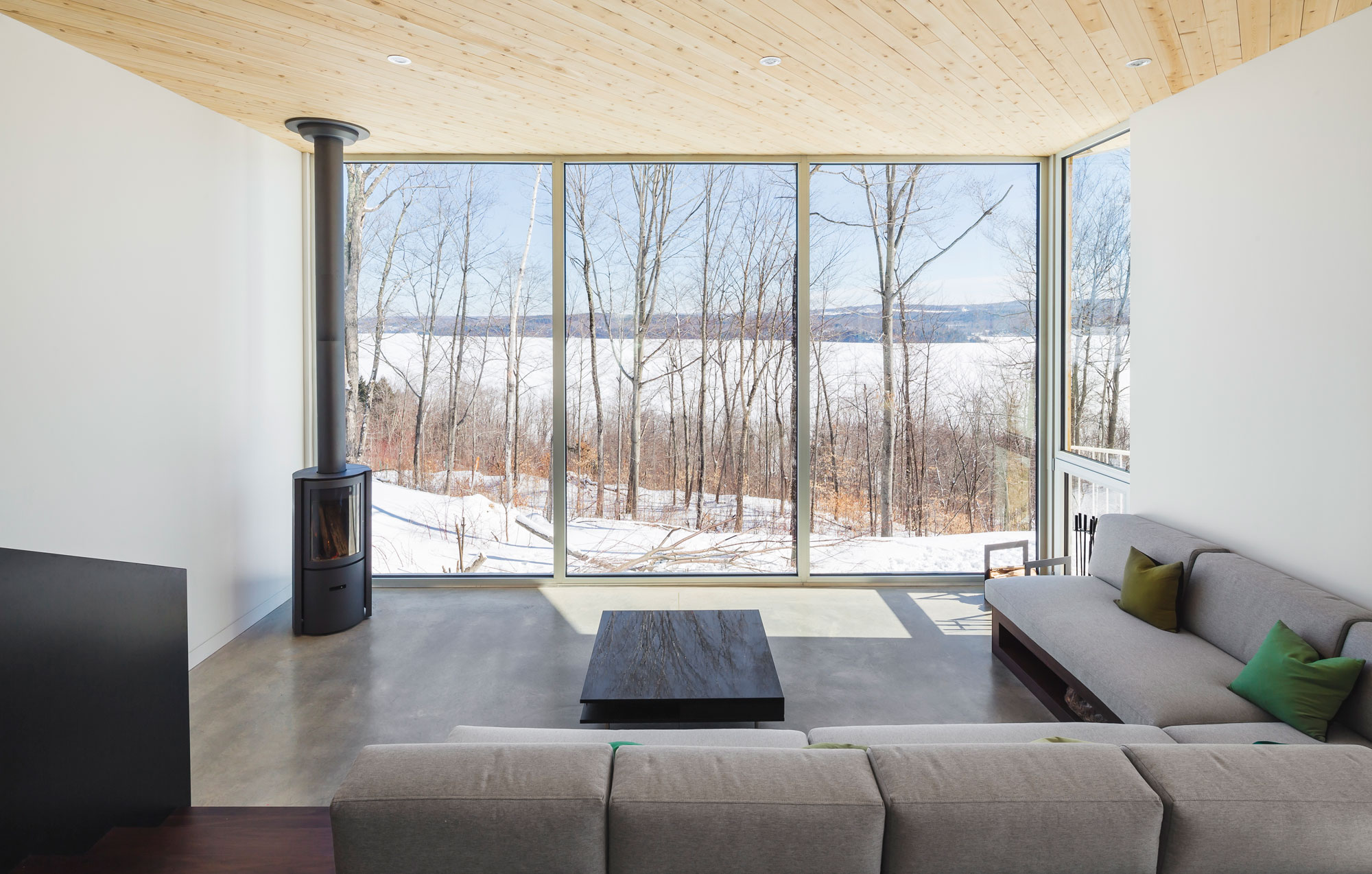 A Beautiful and Luminous Home Perched on the Snowy Terrain in Mansonville, Canada by MU Architecture (4)