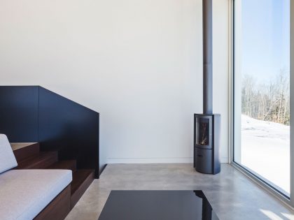 A Beautiful and Luminous Home Perched on the Snowy Terrain in Mansonville, Canada by MU Architecture (5)