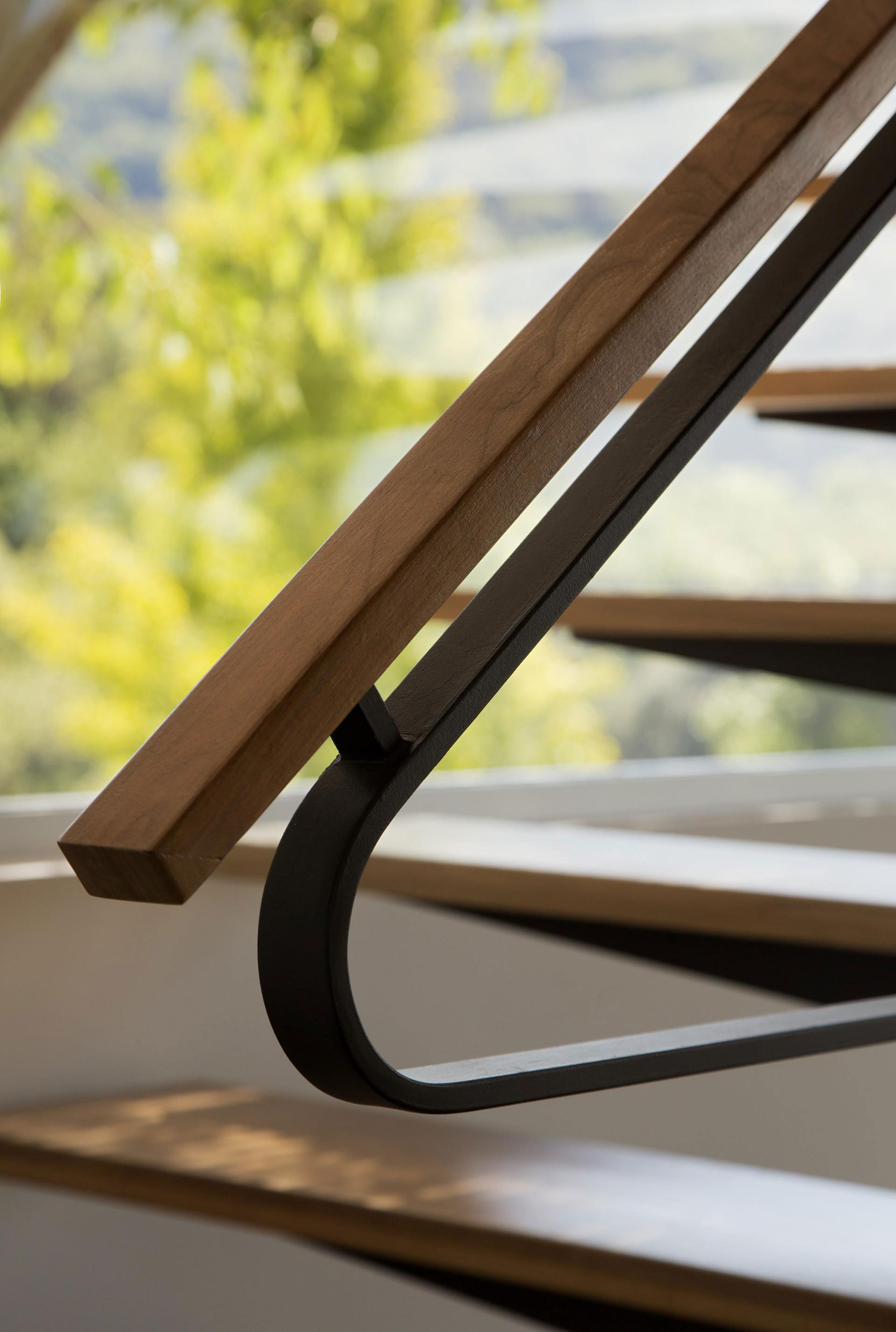 A Bright Contemporary Home Perched Above the Silicon Valley in Los Gatos by Schwartz and Architecture (15)