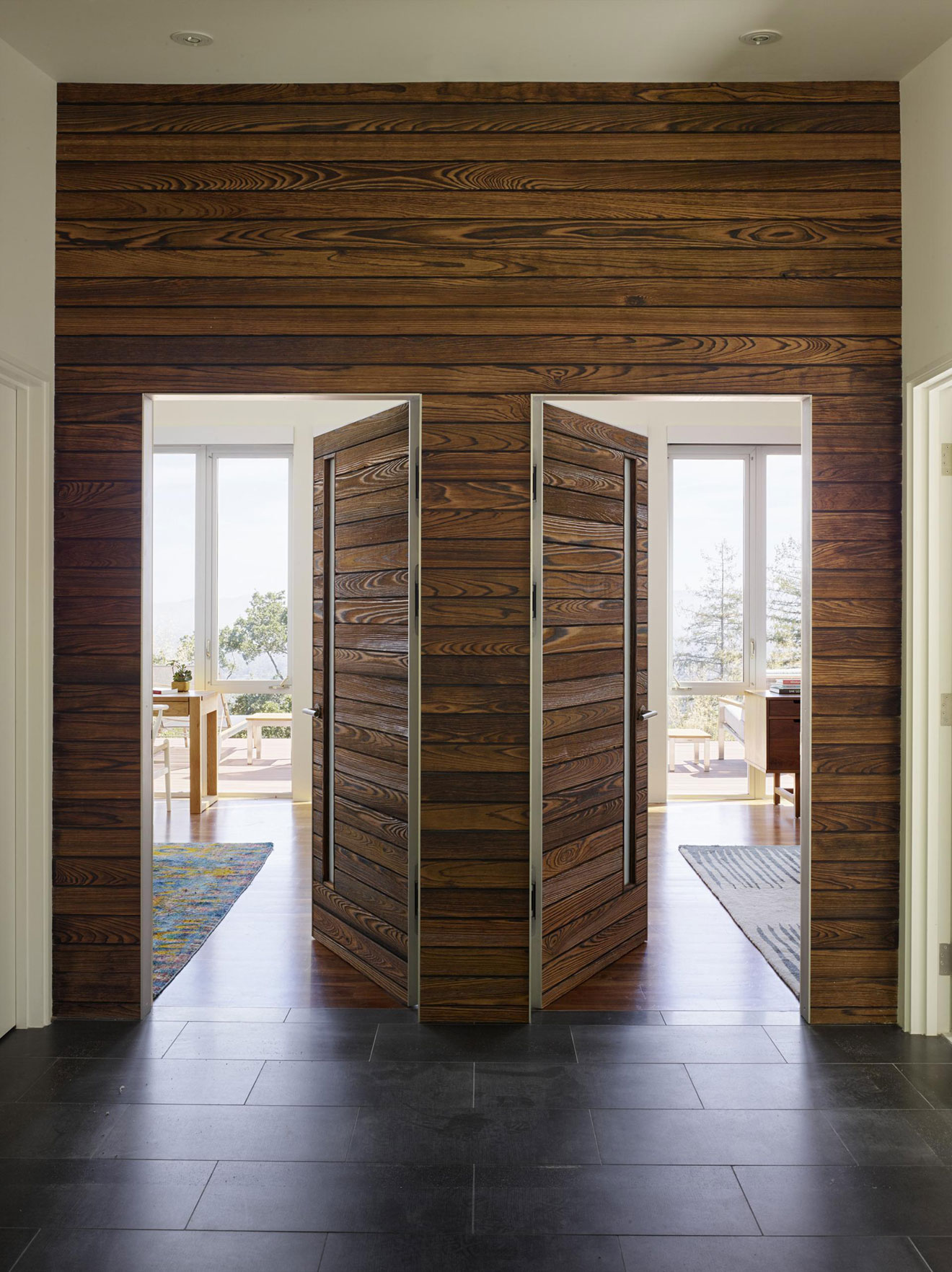 A Bright Contemporary Home Perched Above the Silicon Valley in Los Gatos by Schwartz and Architecture (17)