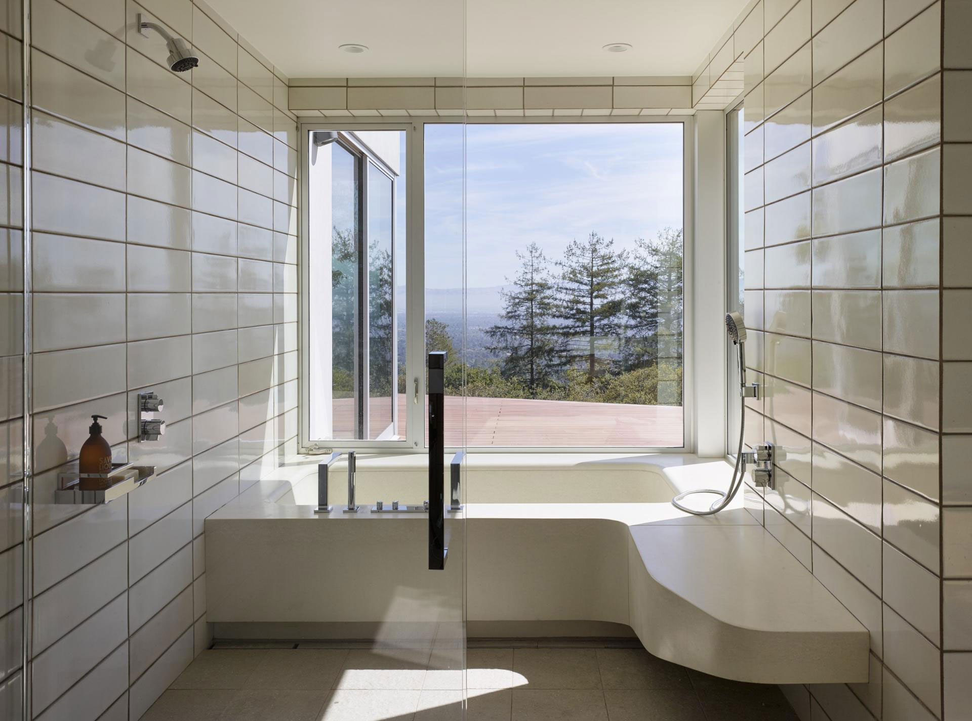 A Bright Contemporary Home Perched Above the Silicon Valley in Los Gatos by Schwartz and Architecture (24)