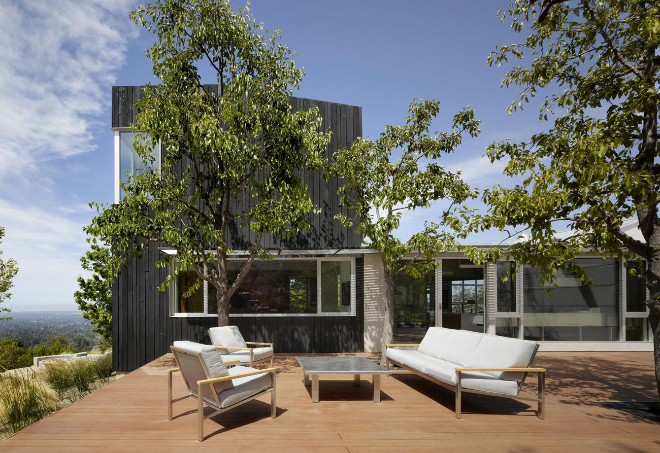 A Bright Contemporary Home Perched Above the Silicon Valley in Los Gatos by Schwartz and Architecture (3)