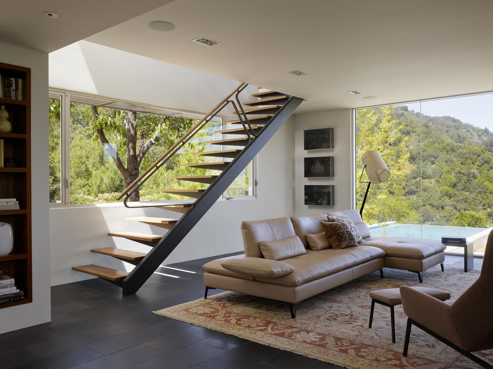 A Bright Contemporary Home Perched Above the Silicon Valley in Los Gatos by Schwartz and Architecture (9)