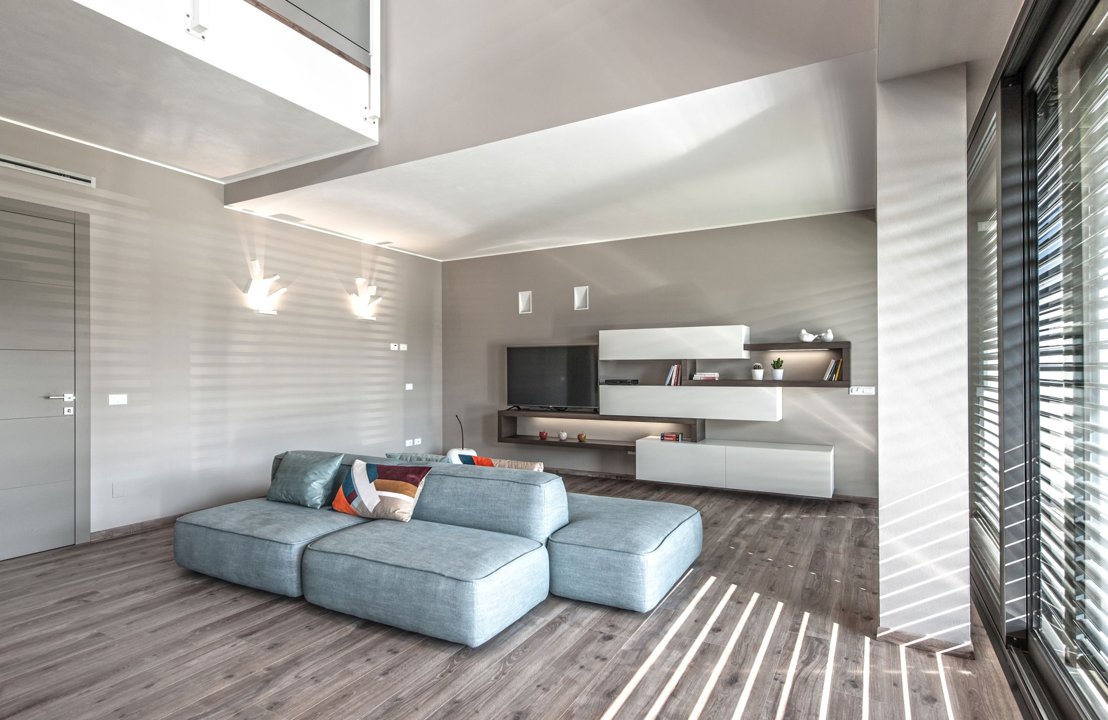A Bright Contemporary House with Pool and Focus on Natural Light in Brescia by bp Laboratorio di Arch (10)