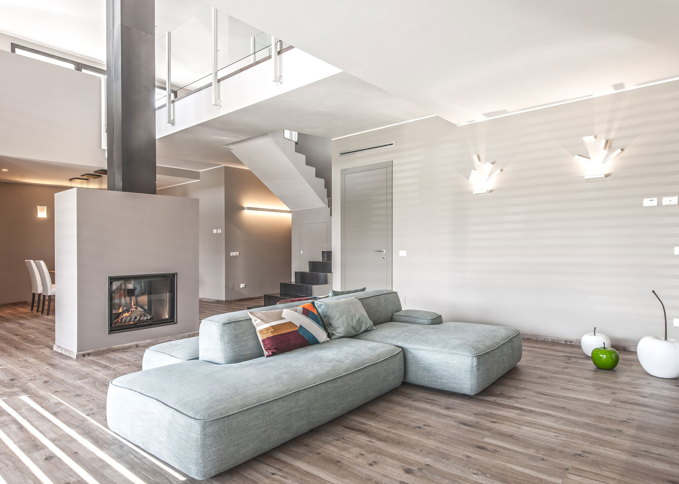 A Bright Contemporary House with Pool and Focus on Natural Light in Brescia by bp Laboratorio di Arch (11)
