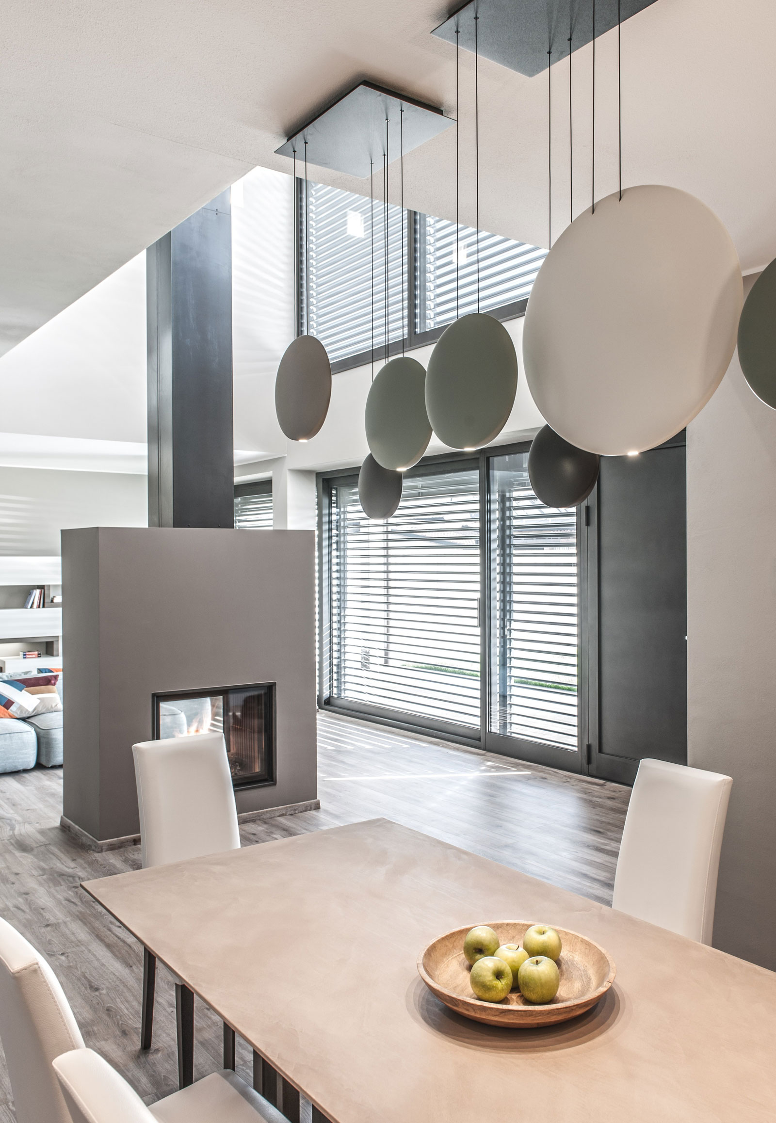 A Bright Contemporary House with Pool and Focus on Natural Light in Brescia by bp Laboratorio di Arch (18)