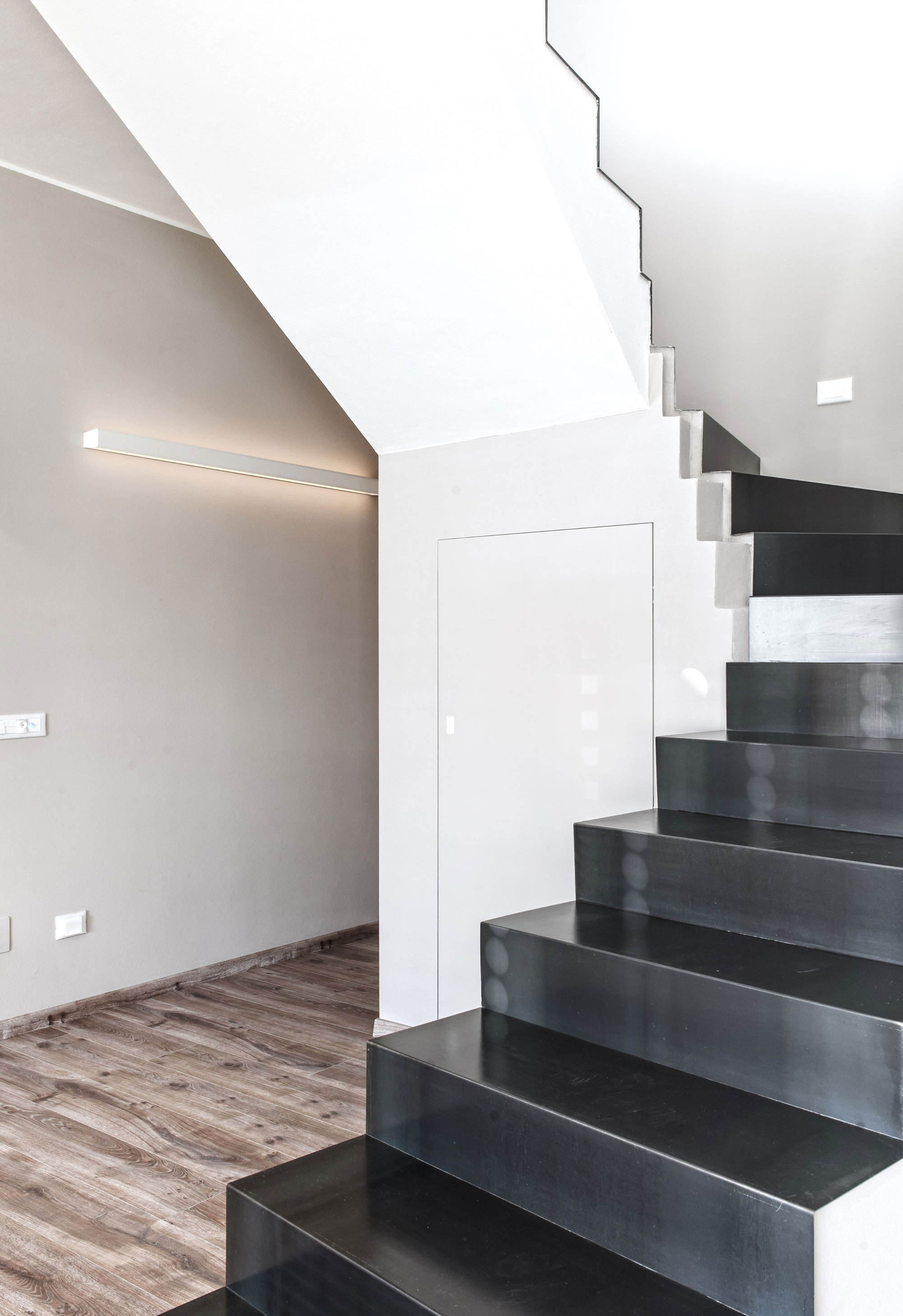 A Bright Contemporary House with Pool and Focus on Natural Light in Brescia by bp Laboratorio di Arch (19)