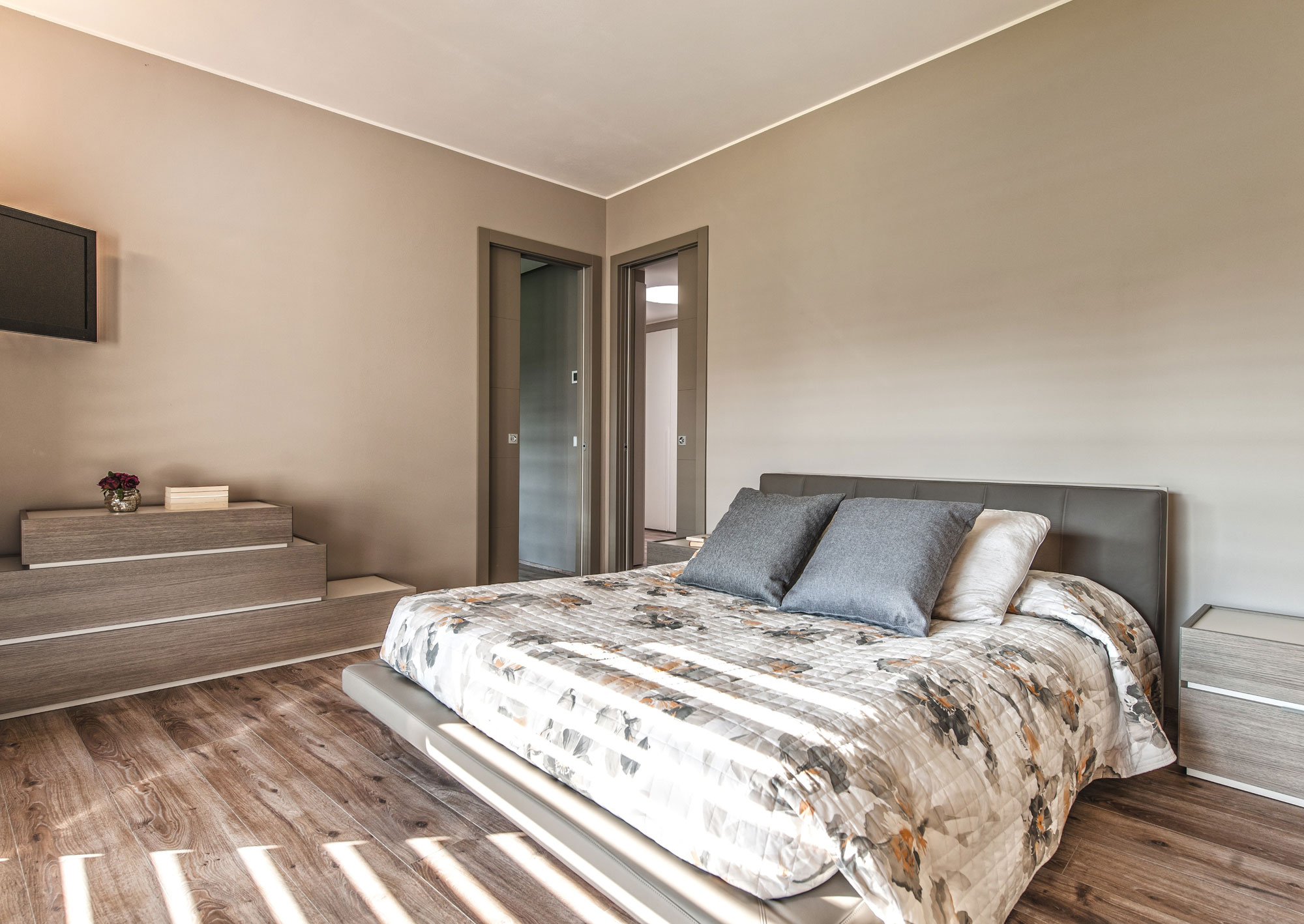 A Bright Contemporary House with Pool and Focus on Natural Light in Brescia by bp Laboratorio di Arch (20)