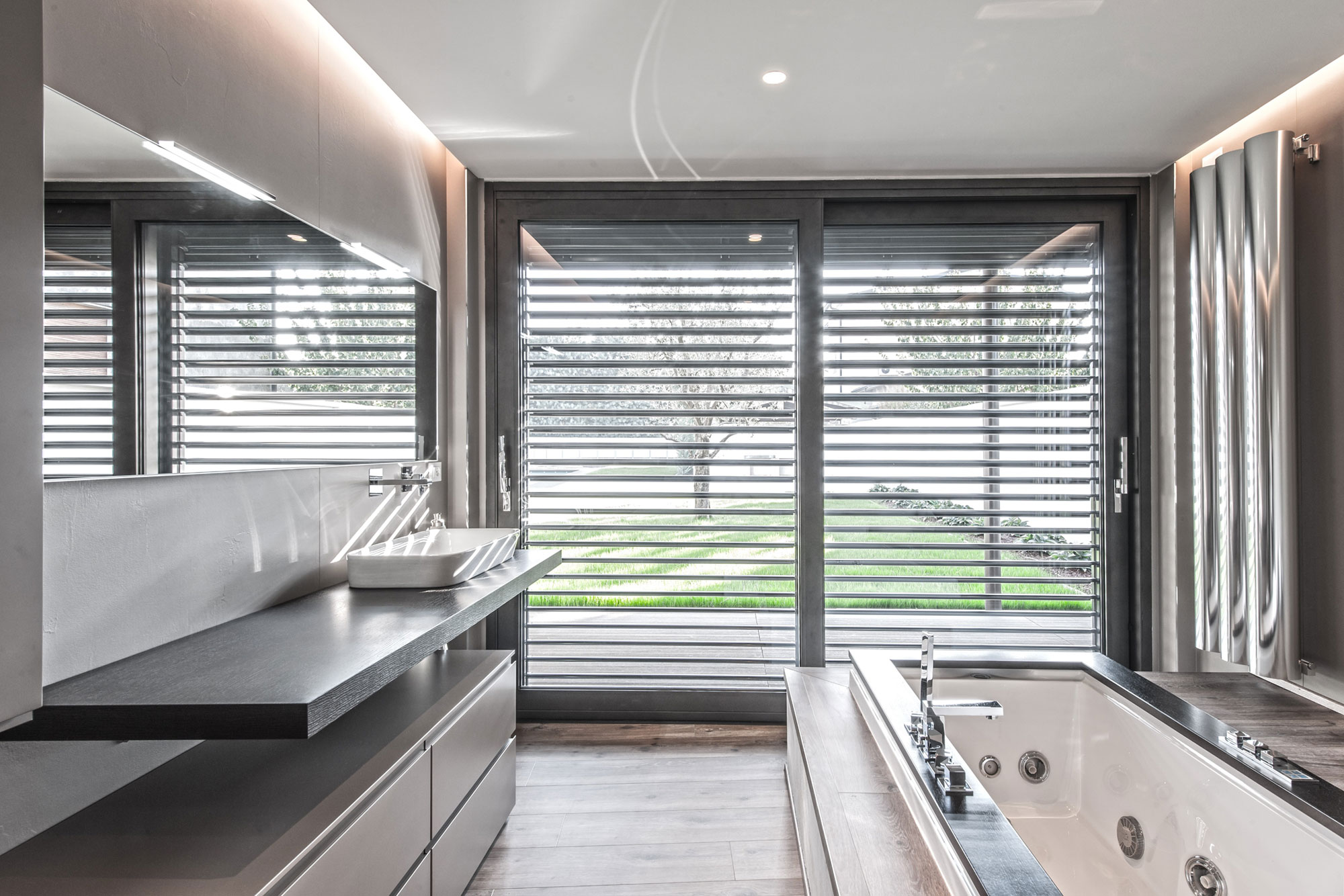 A Bright Contemporary House with Pool and Focus on Natural Light in Brescia by bp Laboratorio di Arch (21)