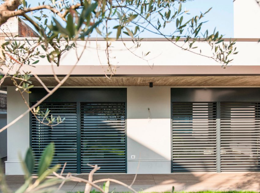 A Bright Contemporary House with Pool and Focus on Natural Light in Brescia by bp Laboratorio di Arch (4)