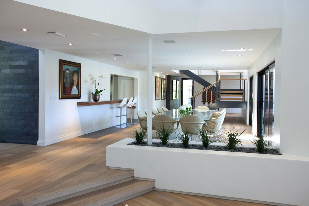 A Bright and Airy Modern Home with Overflowing Pool in Florida by SDH Studio (13)