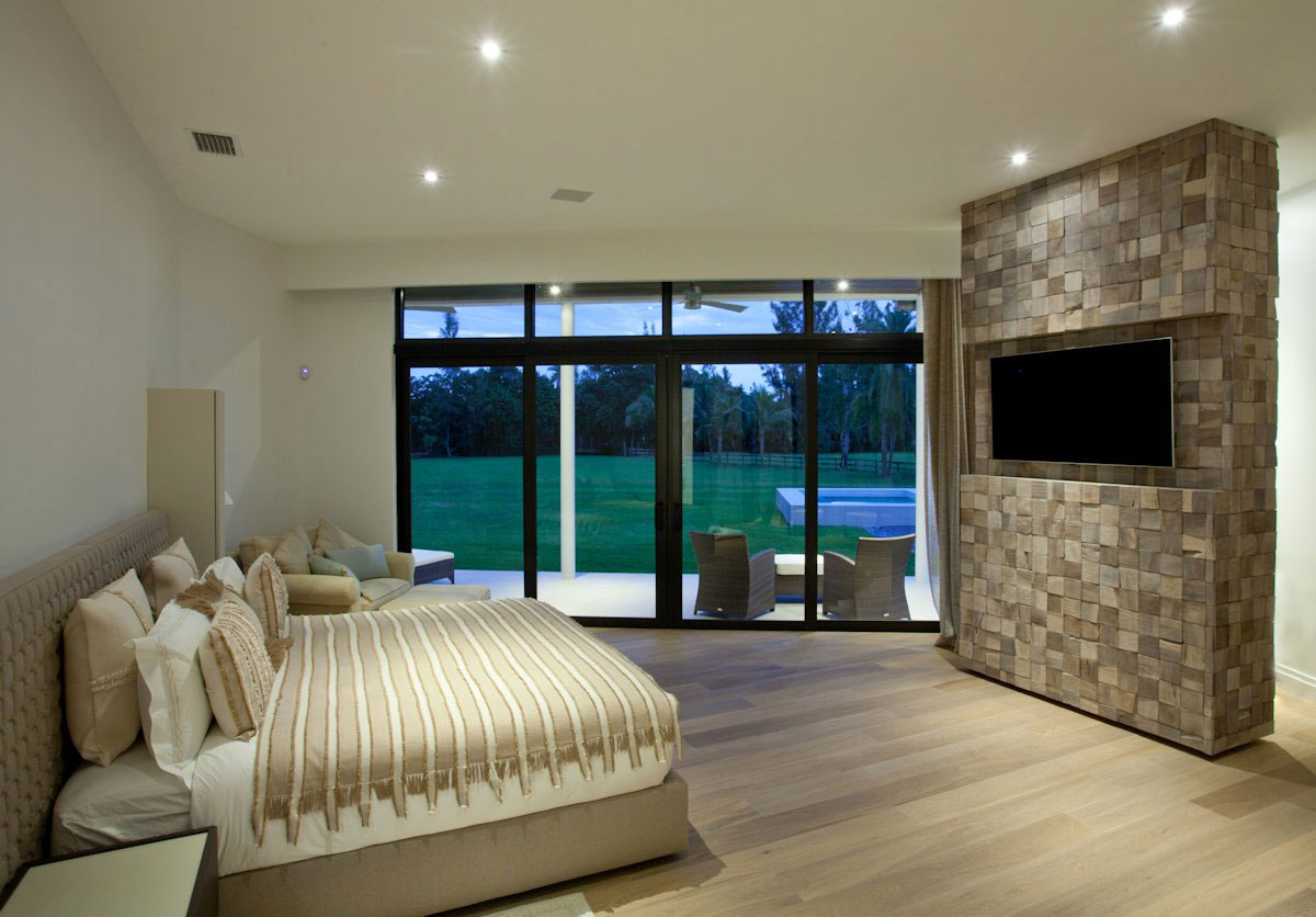 A Bright and Airy Modern Home with Overflowing Pool in Florida by SDH Studio (18)