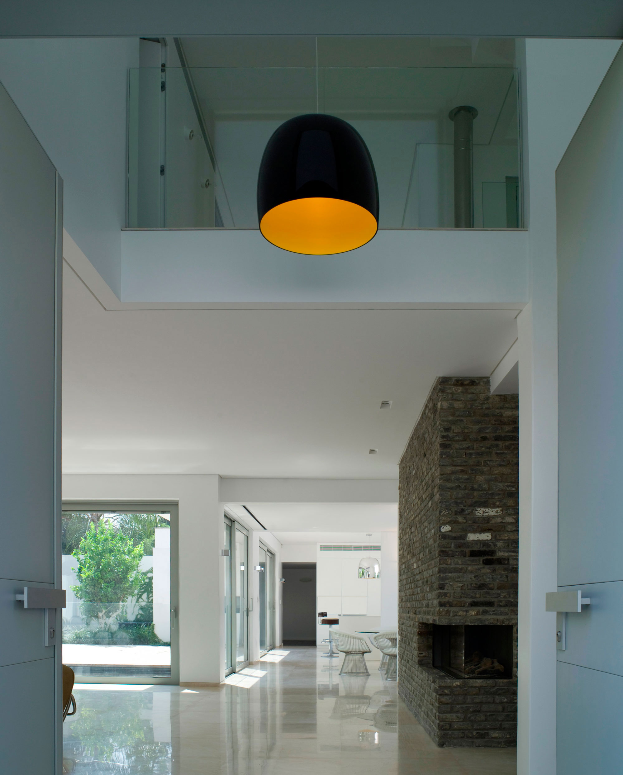 A Bright and Cozy Contemporary Family Home in Ramat HaSharon, Israel by Blumenfeld Moore Architects (13)