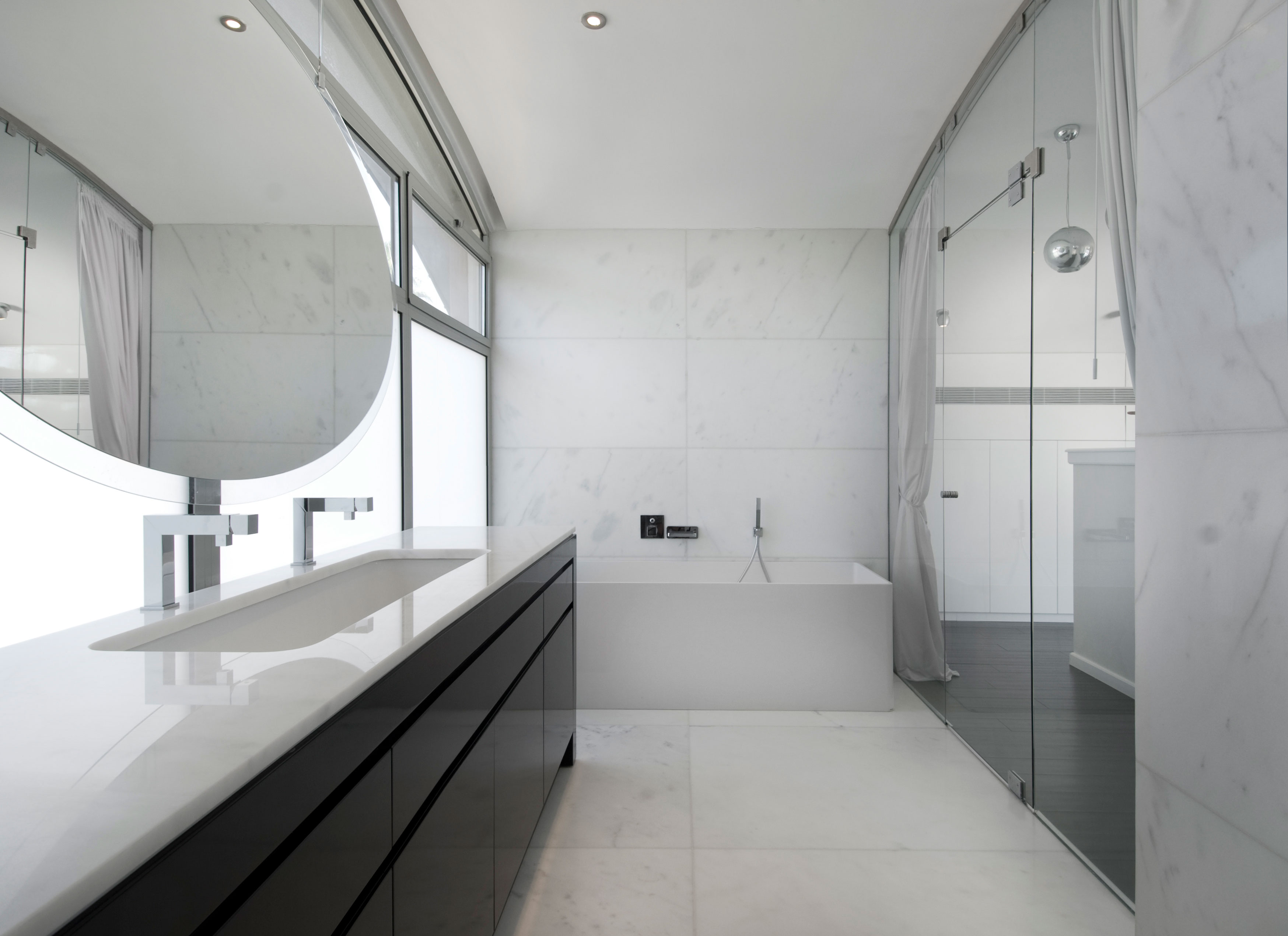 A Bright and Cozy Contemporary Family Home in Ramat HaSharon, Israel by Blumenfeld Moore Architects (15)