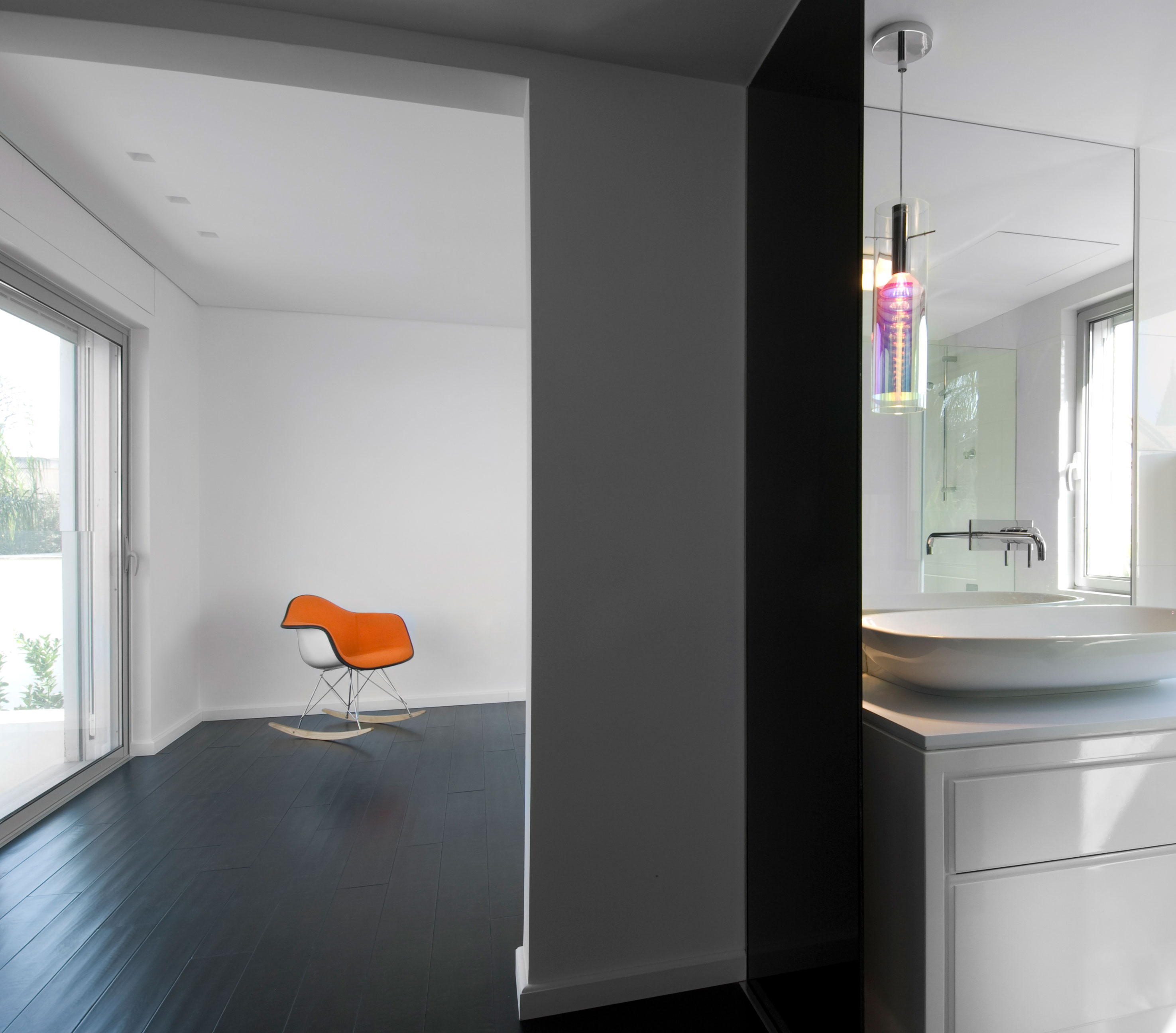 A Bright and Cozy Contemporary Family Home in Ramat HaSharon, Israel by Blumenfeld Moore Architects (16)