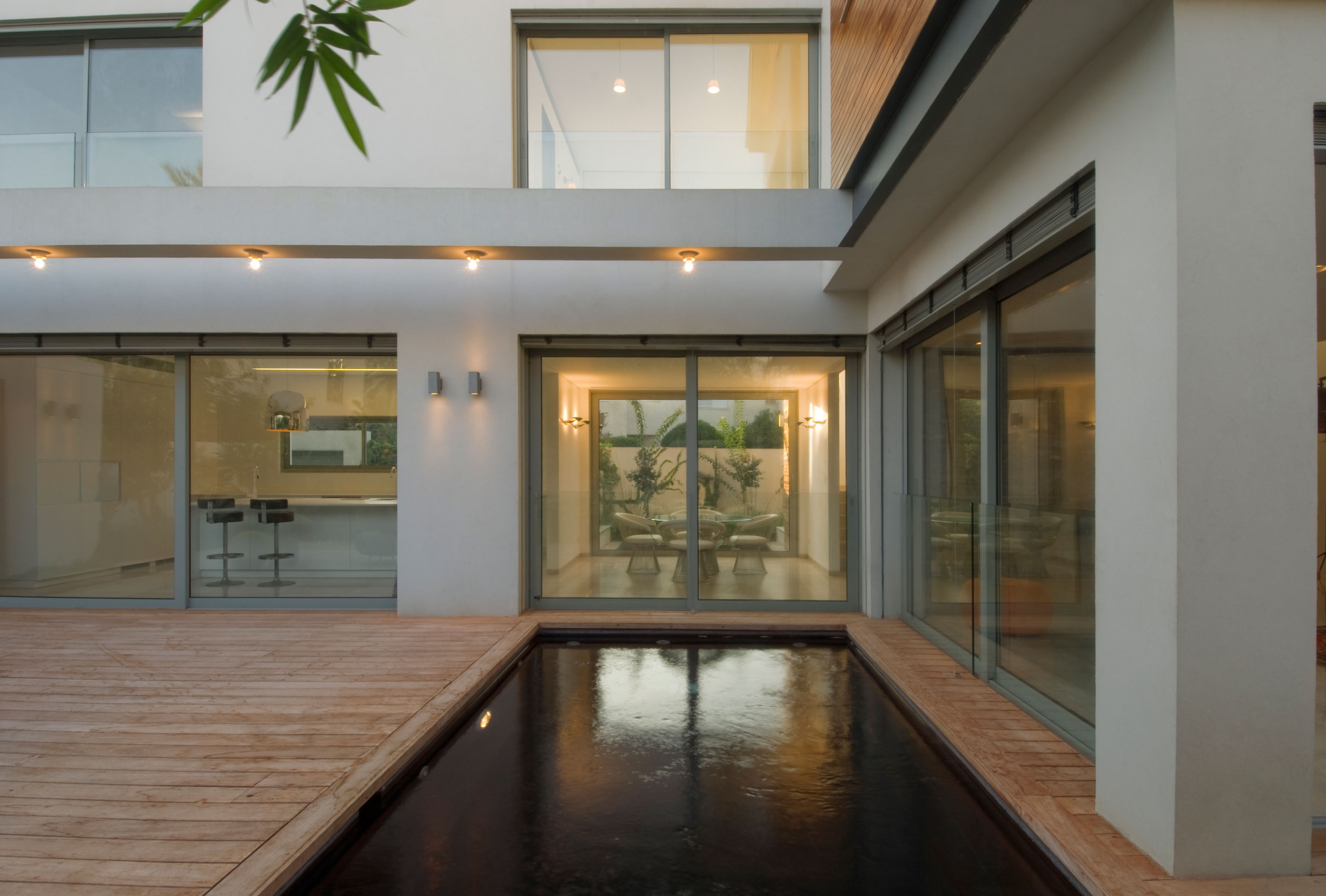 A Bright and Cozy Contemporary Family Home in Ramat HaSharon, Israel by Blumenfeld Moore Architects (19)