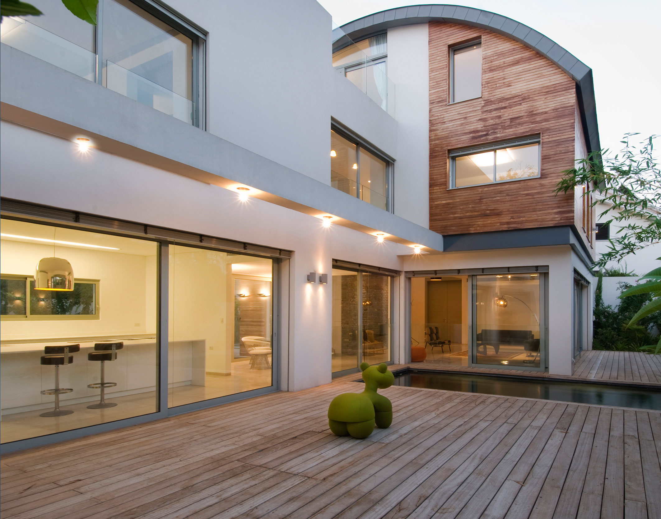 A Bright and Cozy Contemporary Family Home in Ramat HaSharon, Israel by Blumenfeld Moore Architects (21)