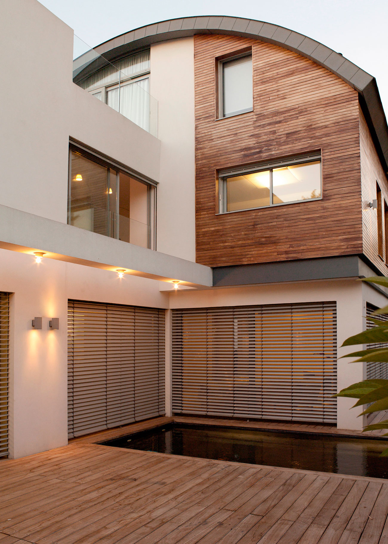 A Bright and Cozy Contemporary Family Home in Ramat HaSharon, Israel by Blumenfeld Moore Architects (22)