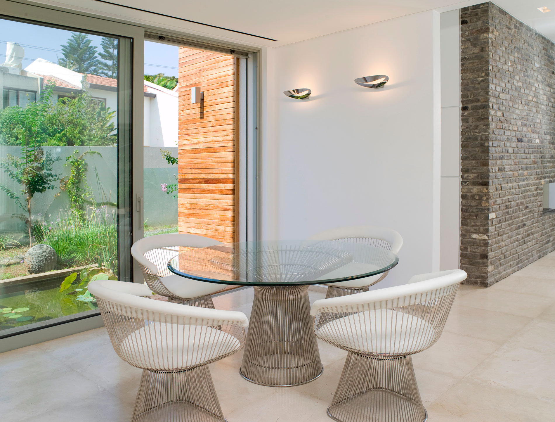 A Bright and Cozy Contemporary Family Home in Ramat HaSharon, Israel by Blumenfeld Moore Architects (6)