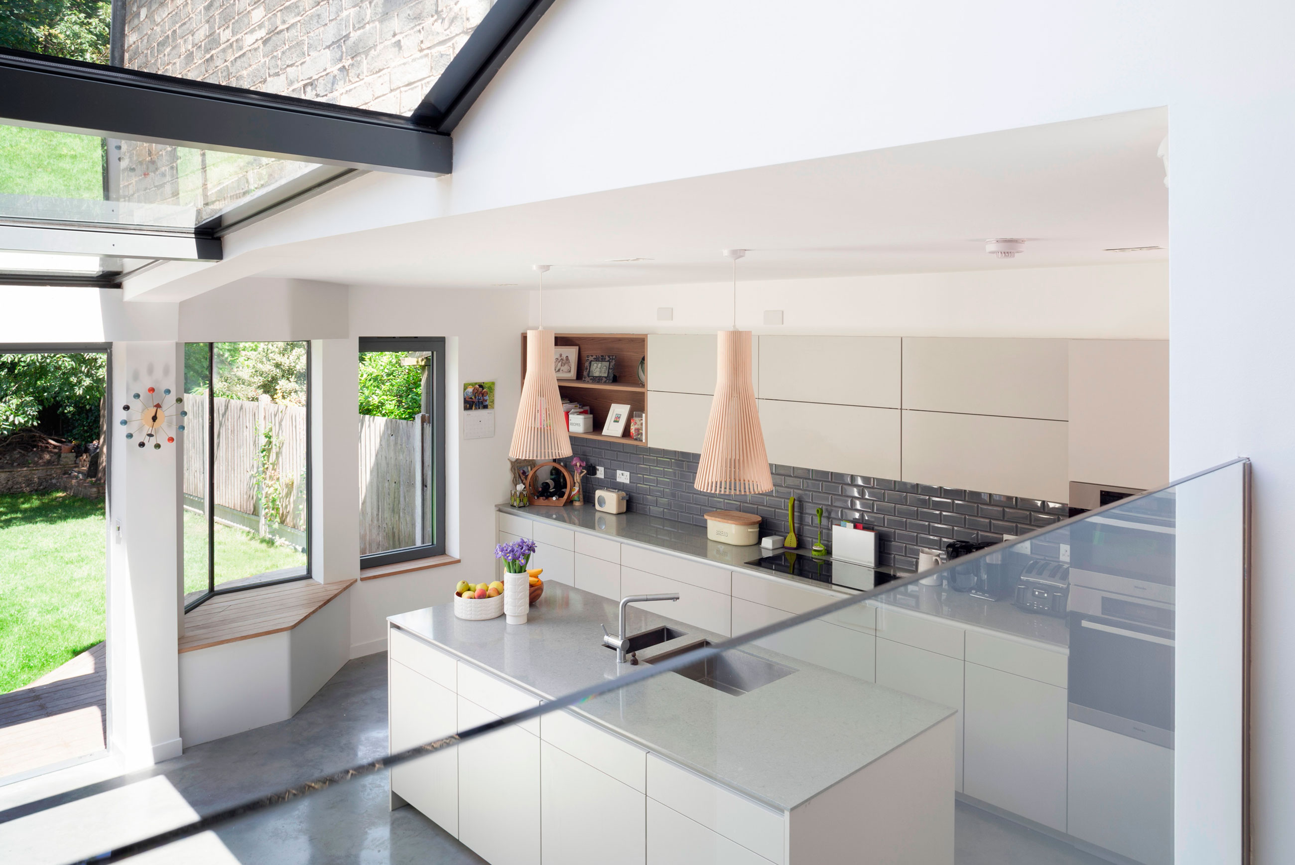 A Bright and Luminous Modern House on Multiple Levels for a Young Family of Three by Scenario Architecture (6)