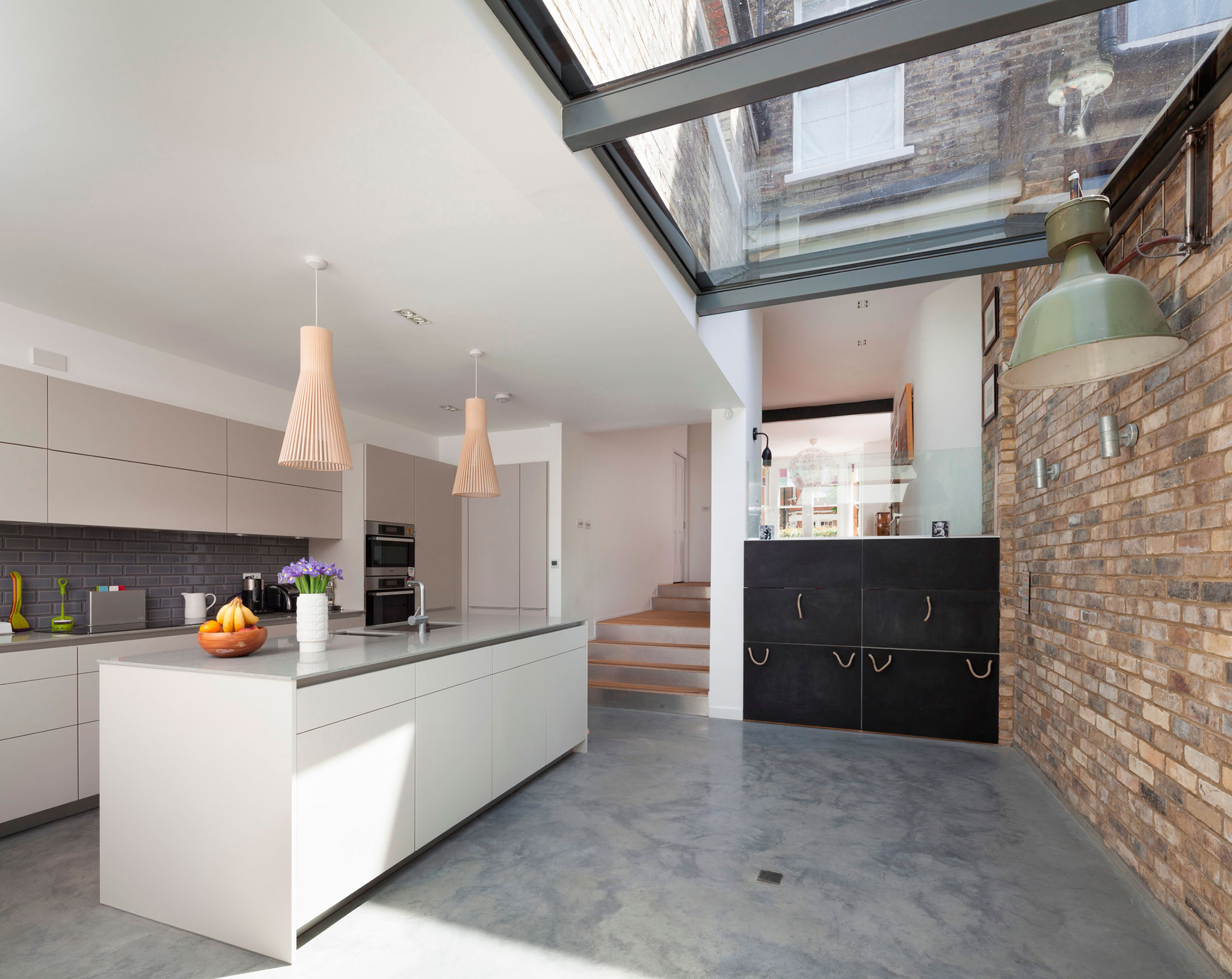 A Bright and Luminous Modern House on Multiple Levels for a Young Family of Three by Scenario Architecture (7)