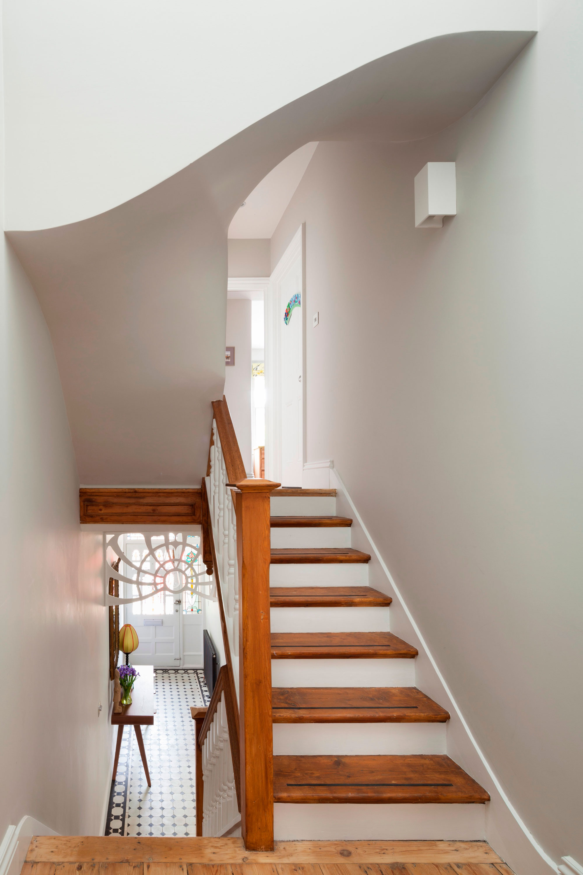 A Bright and Luminous Modern House on Multiple Levels for a Young Family of Three by Scenario Architecture (9)