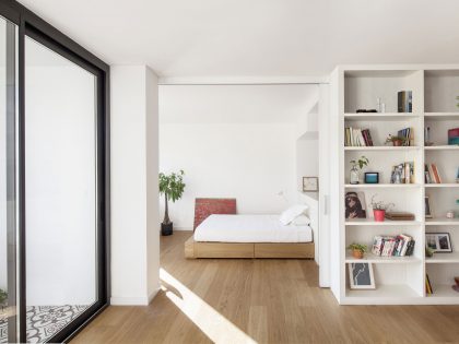 A Cheerful, Bright and Practical Modern Apartment in Les Corts, Barcelona by Roman Izquierdo Bouldstridge (5)
