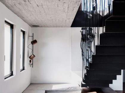 A Stylish and Playful Duplex Penthouse with Suspended Steel Staircase in Tel Aviv by Toledano +Architects (10)
