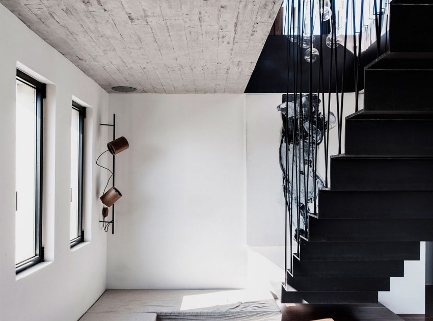 A Stylish and Playful Duplex Penthouse with Suspended Steel Staircase in Tel Aviv by Toledano +Architects (10)