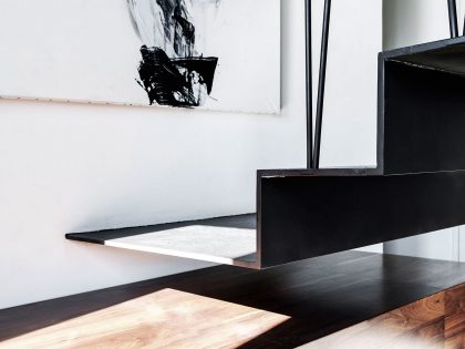 A Stylish and Playful Duplex Penthouse with Suspended Steel Staircase in Tel Aviv by Toledano +Architects (11)