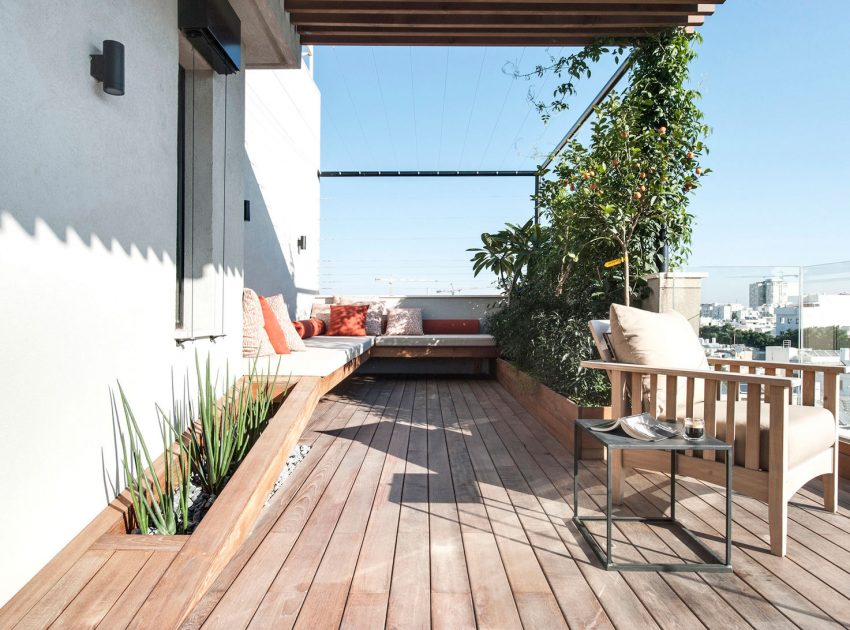 A Stylish and Playful Duplex Penthouse with Suspended Steel Staircase in Tel Aviv by Toledano +Architects (2)