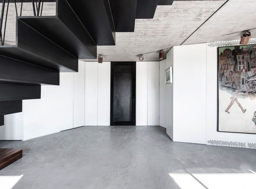 A Stylish and Playful Duplex Penthouse with Suspended Steel Staircase in Tel Aviv by Toledano +Architects (6)