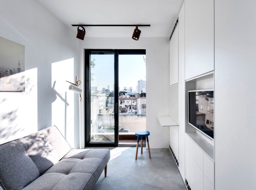 A Stylish and Playful Duplex Penthouse with Suspended Steel Staircase in Tel Aviv by Toledano +Architects (7)