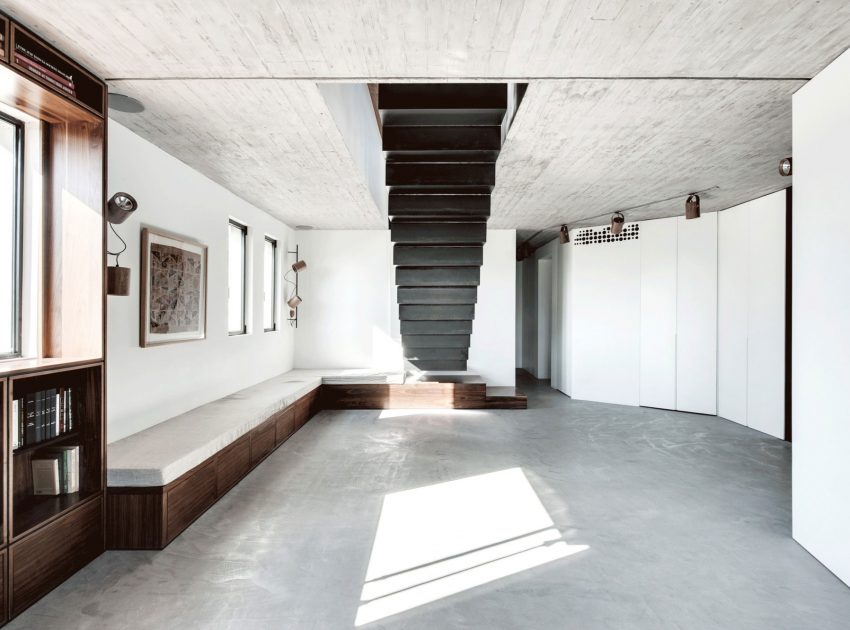 A Stylish and Playful Duplex Penthouse with Suspended Steel Staircase in Tel Aviv by Toledano +Architects (9)