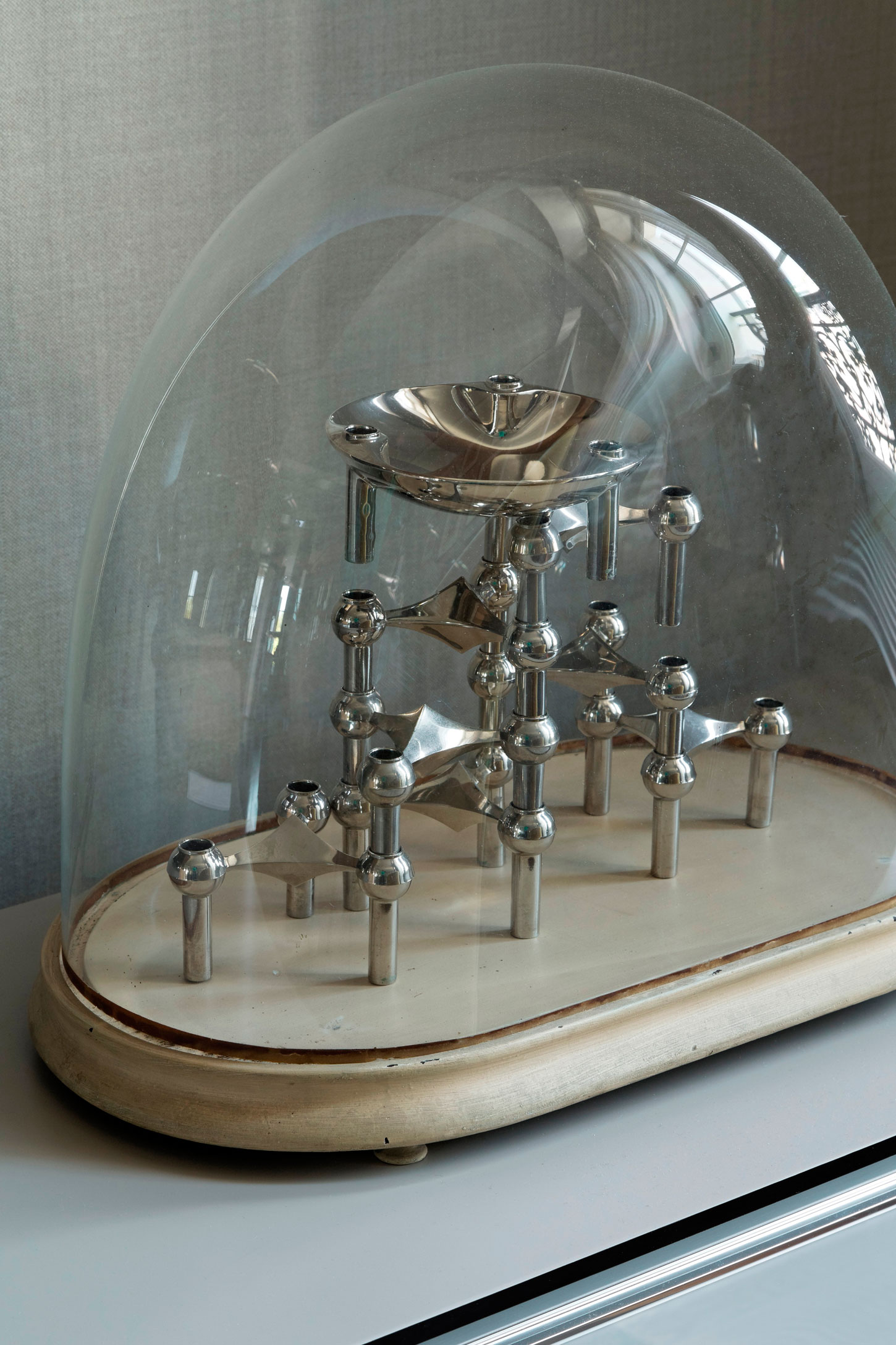 A Chic and Charming Contemporary Apartment for a Young Brazilian Couple by Diego Revollo Arquitetura (8)