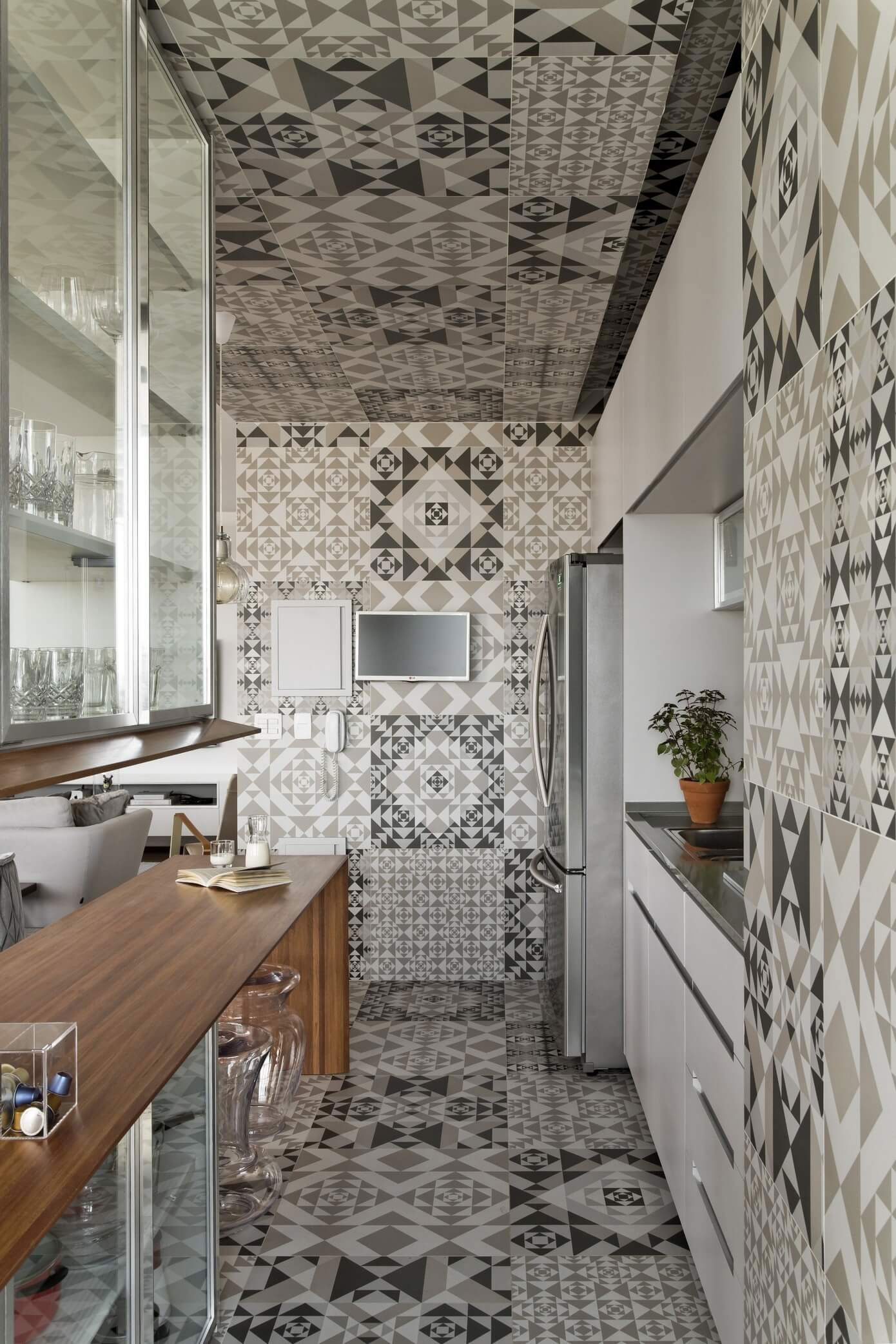 A Chic and Sophisticated Contemporary Apartment in São Paulo by Diego Revollo Arquitetura (15)