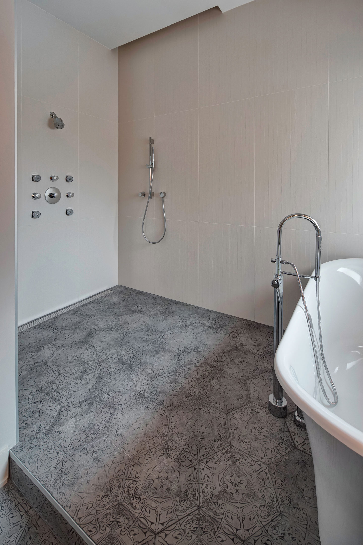 A Chic and Stylish Apartment Blends Rustic and Modern Details in Chicago by LG Interiors (14)