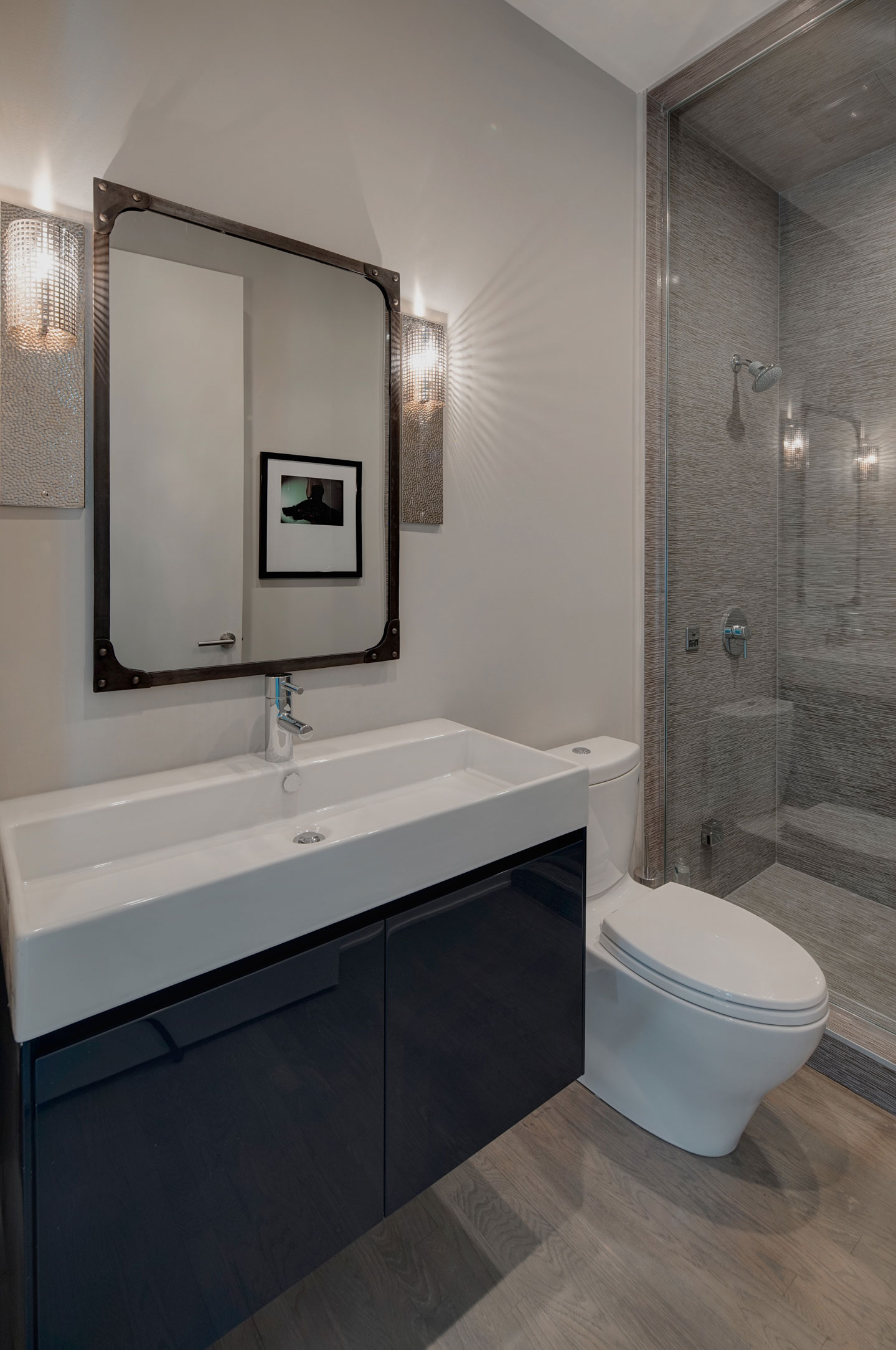 A Chic and Stylish Apartment Blends Rustic and Modern Details in Chicago by LG Interiors (15)