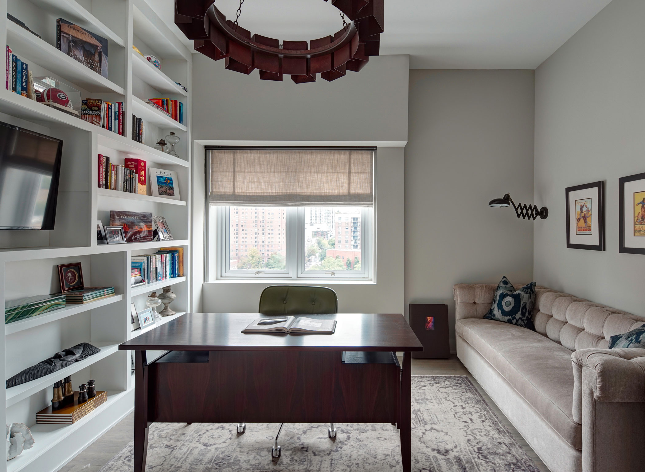 A Chic and Stylish Apartment Blends Rustic and Modern Details in Chicago by LG Interiors (16)