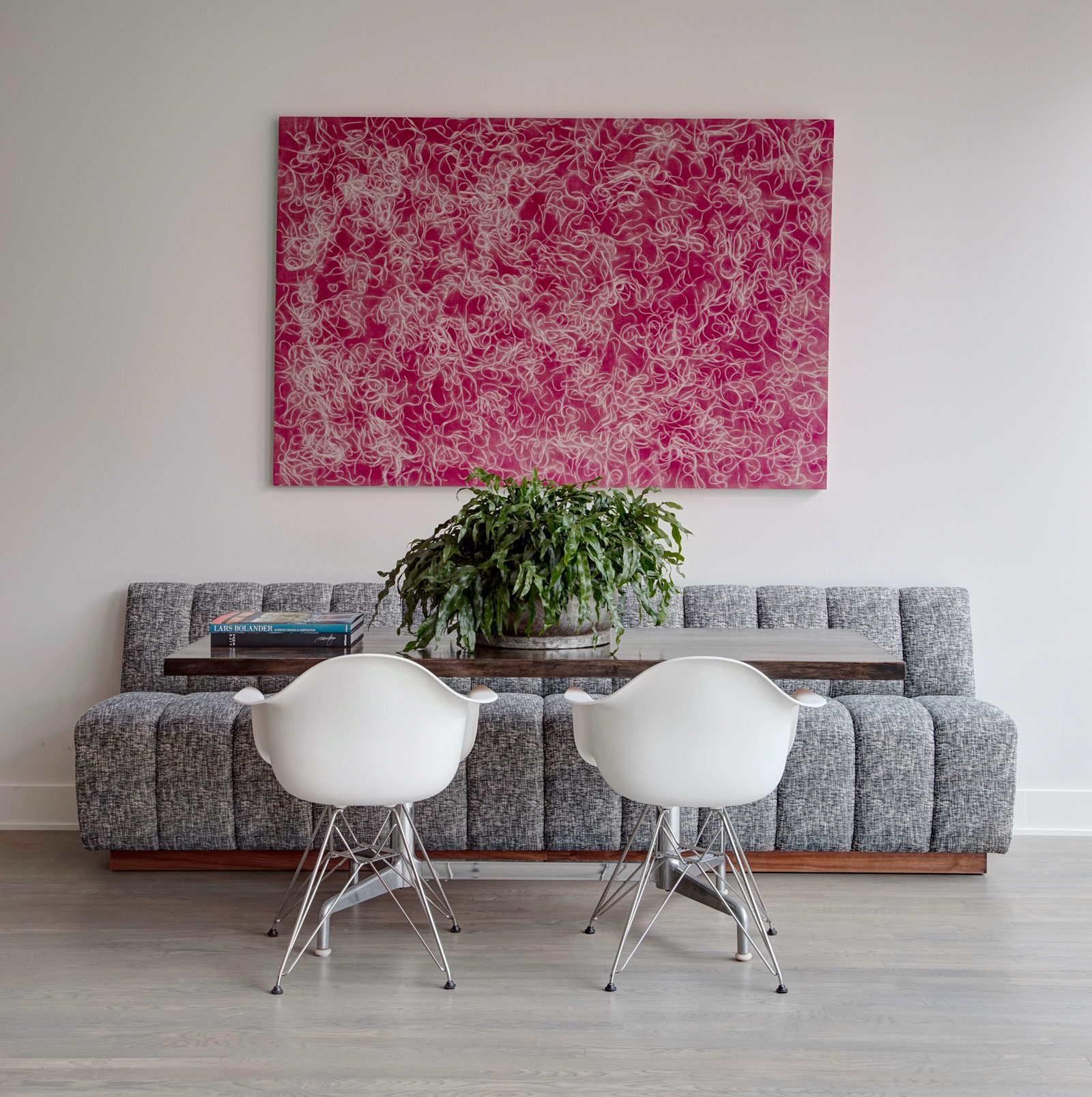 A Chic and Stylish Apartment Blends Rustic and Modern Details in Chicago by LG Interiors (5)