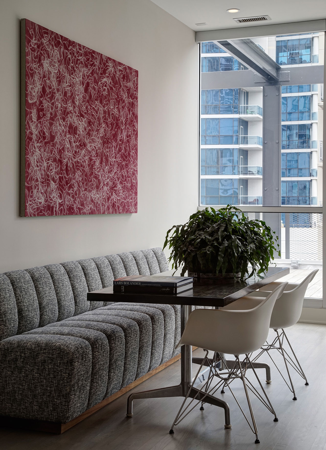 A Chic and Stylish Apartment Blends Rustic and Modern Details in Chicago by LG Interiors (6)